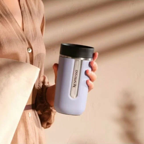 Nespresso Nomad Travel Mug M – Lilac - ספל מקורי של נספרסו בצבע סגול לילך גודל מדיום - Vinoli